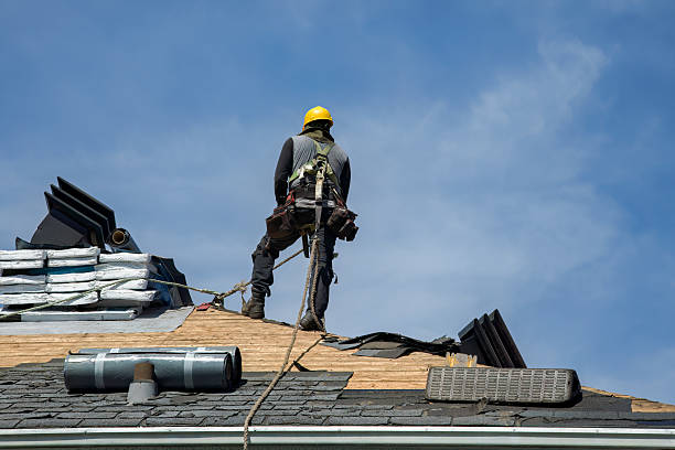 Professional Roofing technician working in Vinton, IA